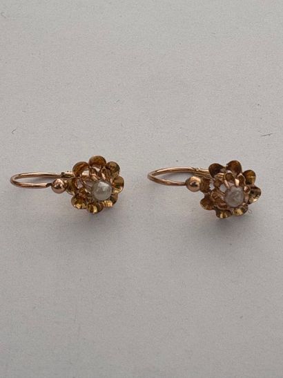 EARRINGS
Pair of 18 K (750 thousandths) yellow...