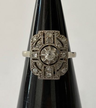 ART DECO GOLD AND DIAMOND RING 
Art Deco...