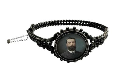 19TH CENTURY 
Rigid silver bracelet with...