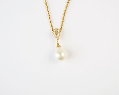 PEARL AND DROP-CUT DIAMOND PENDANT, YELLOW...