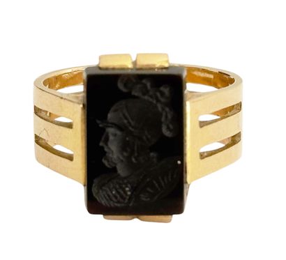 MAN'S GOLD AND HEMATITE RING 
Men's ring...