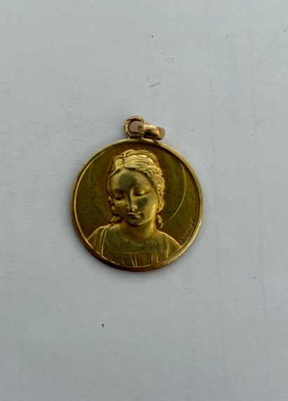 MÉDAILLE RELIGIEUSE OR 18 K 
Médaille religieuse...