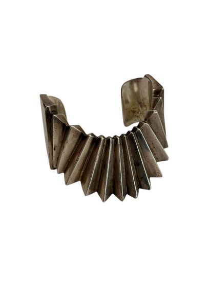 MODERNIST WORK. BRACELET MODERNITE
MODERNIST...