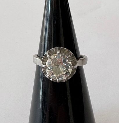 SOLITAIRE IN PLATINUM AND 2-CARAT DIAMOND...