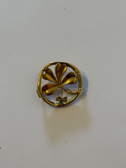 BROCHE CHANCE EN OR JAUNE 
Broche en or jaune...