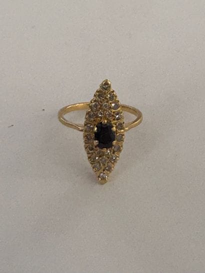 18 K YELLOW GOLD RING 
18K (750 thousandths)...