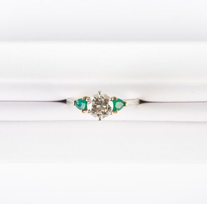 WHITE GOLD, DIAMOND AND EMERALD RING 
Ring...