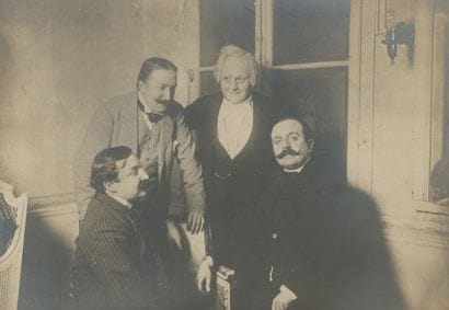 Hommes Politiques 
Portrait de groupe dont...