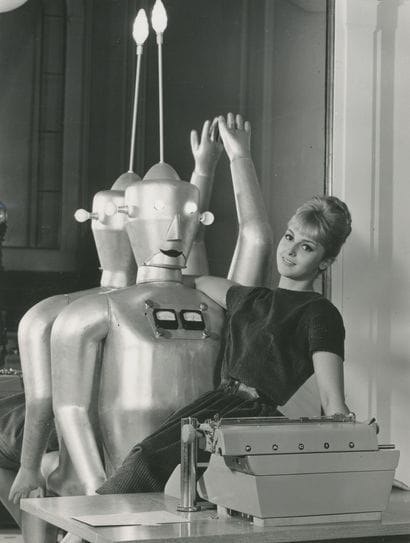 Henri GUILBAUD 
Model and the typewriting...