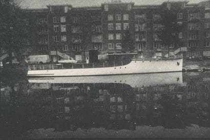 Thierry VALENCIN (XX) 
Péniche, Paris, 2001
Tirage...