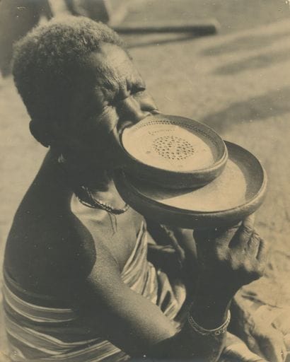 Tchad
Femme à plateau, c. 1960
Tirage argentique...