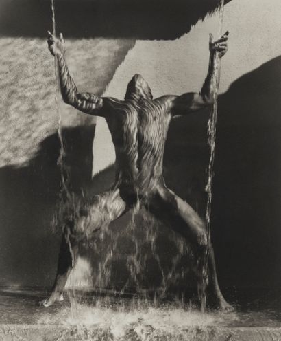 Herb Ritts (1952-2002)

Herb RITTS (1952-2002)





Waterfall...