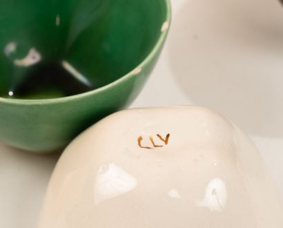 Claire de LAVALLEE (1953)
Suite de sept tasses...