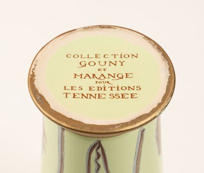 Vase en verre soufflé à treillis métallique
H...