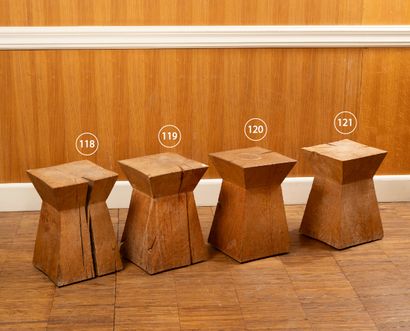Christian LIAIGRE (1943-2020)
Tabouret Nagato
Bois...