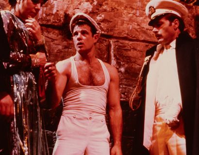 QUERELLE (1982)
22 tirages chromogène d'époque...