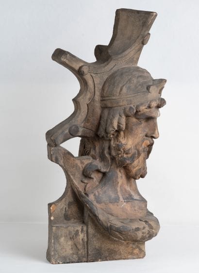 Ecole du XIXème siècle
Buste de divinité
Acrotère...