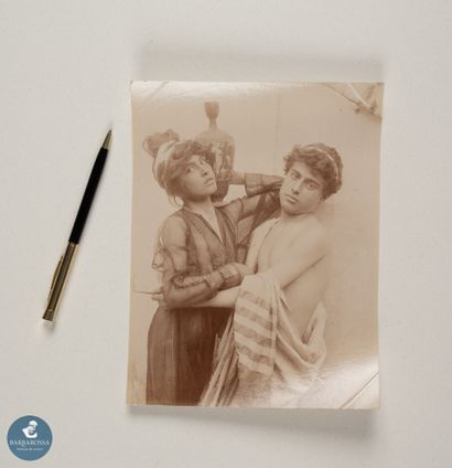 Wilhelm Von GLOEDEN (1856-1931)	
Deux garçons...