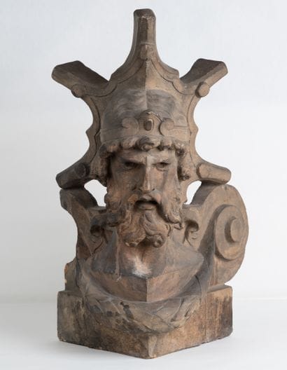 Ecole du XIXème siècle
Buste de divinité
Acrotère...