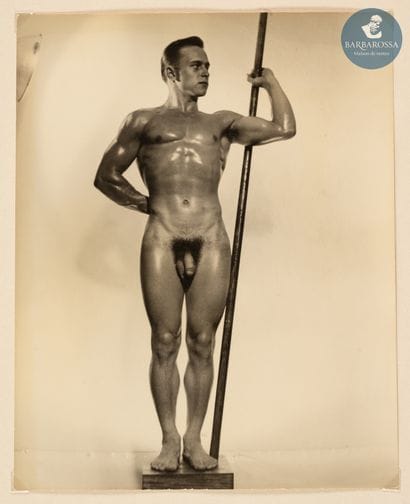Earl 	FORBES (XX)
		Athlète nu de face, c.1940/50
	Tirage...