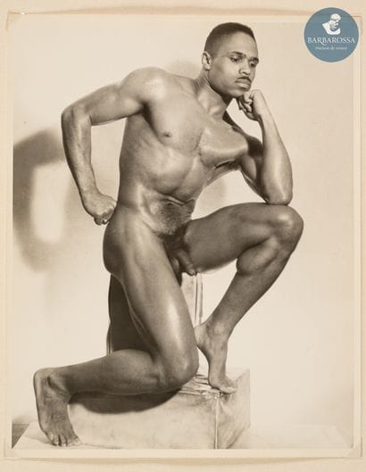 Earl 	FORBES (XX)
		Athlète nu assis, c.1940/50
	Tirage...