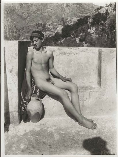 Wilhelm	von GLOEDEN 	(1856-1931)
	Garçon...