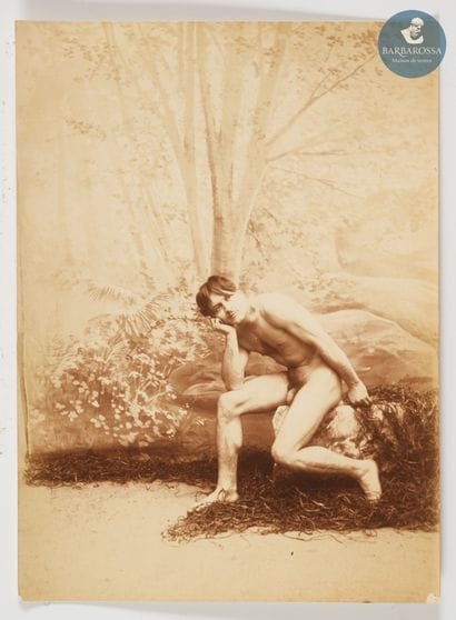 ANONYME
		Jeune homme nu assis devant un...