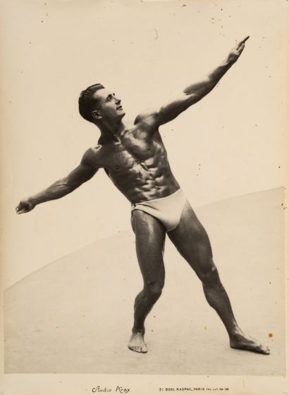 Studio 	ARAX	(1897-1975)
	Plus bel athlète...