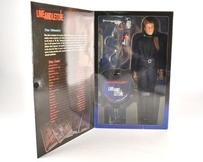SIDESHOW - Roger MOORE as James BOND, Live...