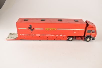 Lot de véhicules miniatures à l'échelle 1/43ème...