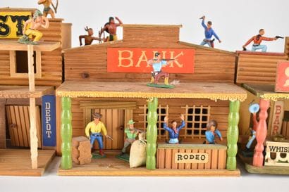 4 décors du FAR WEST avec figurines collées...