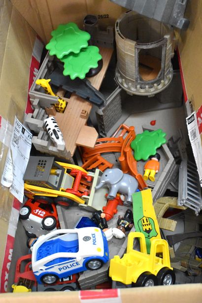 PLAYMOBIL et DUPLO - Lot de décors, accessoires,...