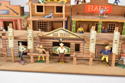4 décors du FAR WEST avec figurines collées...