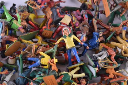 Important lot de figurines en PVC dont STARLUX...