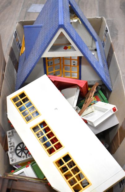 PLAYMOBIL - Lot de deux cartons de décors...