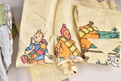 TINTIN - Lot de vêtements dont vestes, draps,...