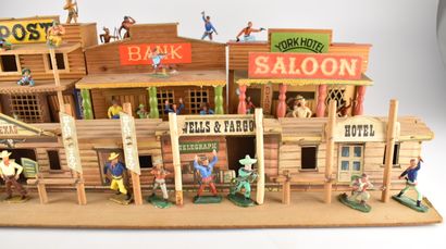 4 décors du FAR WEST avec figurines collées...