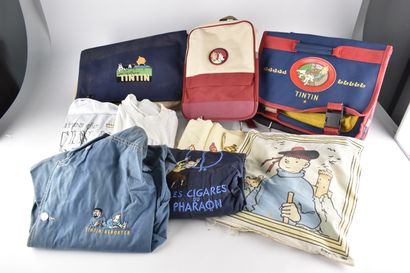 TINTIN - Lot de vêtements dont vestes, draps,...