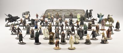 NLP - 56 figurines en plomb peint sur le...