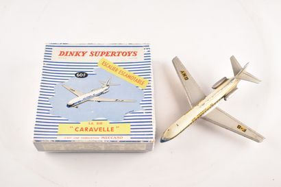Lot comprenant DINKY SUPER TOYS Caravelle...