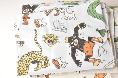 TINTIN - Lot de vêtements dont vestes, draps,...