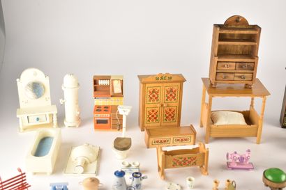 Mobilier de poupée en bois peint comprenant...