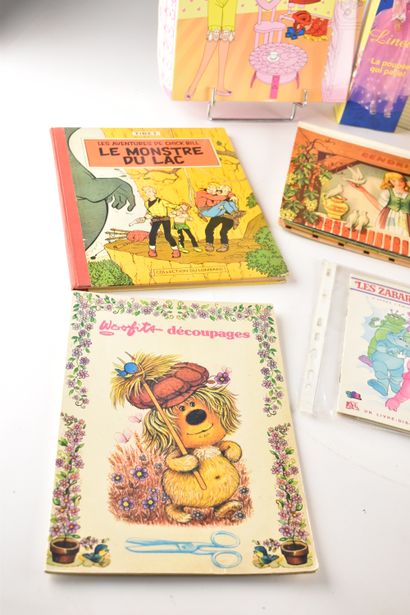 Deux peluches et un puzzle Bisounours, un...