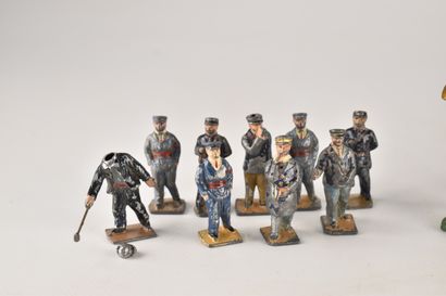 Lot de diverses dont 8 gendarmes et 1 chevalier,...