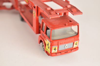 Lot de véhicules miniatures à l'échelle 1/43ème...