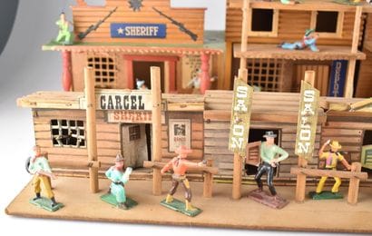 4 décors du FAR WEST avec figurines collées...