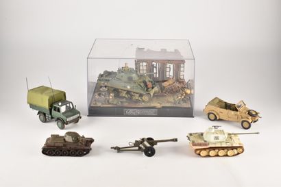 4 véhicules militaires dont UNIMOG et CORGI....