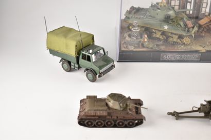4 véhicules militaires dont UNIMOG et CORGI....