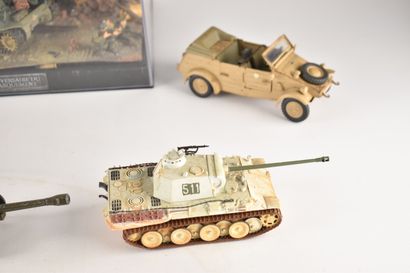 4 véhicules militaires dont UNIMOG et CORGI....