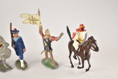 Lot de diverses dont 8 gendarmes et 1 chevalier,...